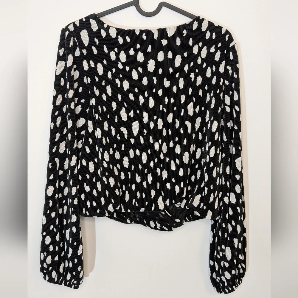 ASTR The Label Pleated Surplice Wrap top long sleeve black white - Size M - Picture 2 of 8